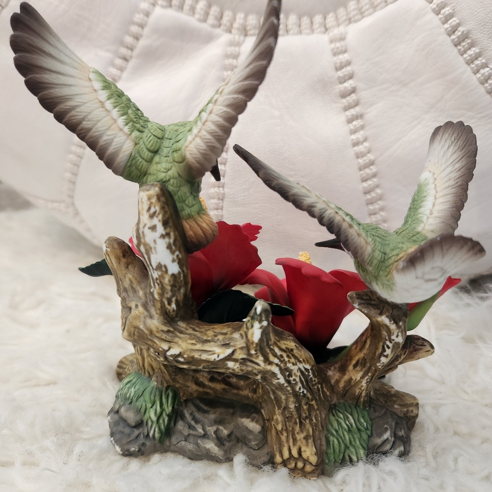 BEAUTIFUL 2001 HOLSTEN HOUSE CAPTIVATING HUMMINGBIRD Porcelain Garden Collection